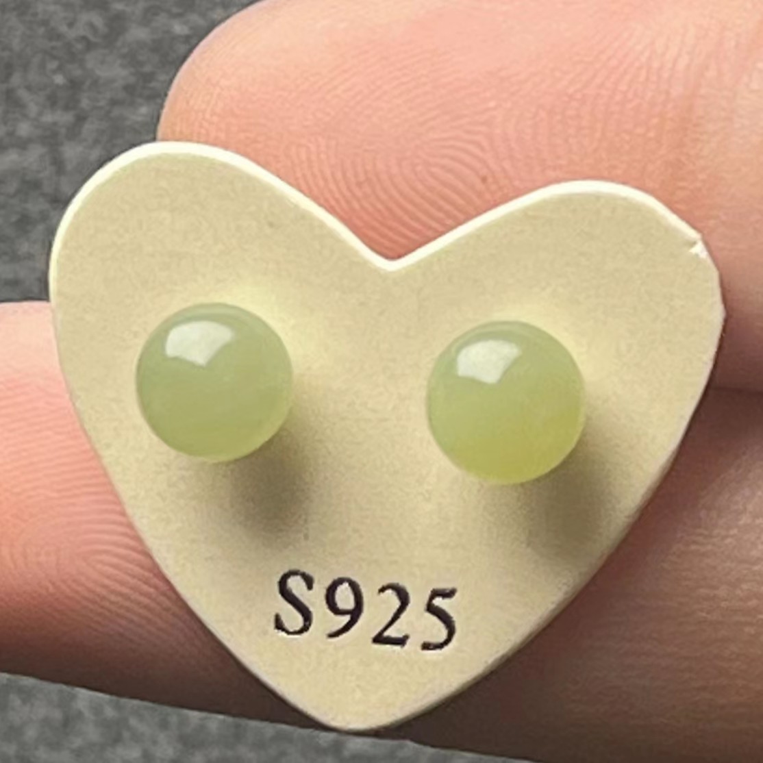 和田玉圆珠耳钉925银高级感小众设计简约小巧养耳洞气质百搭6mm径