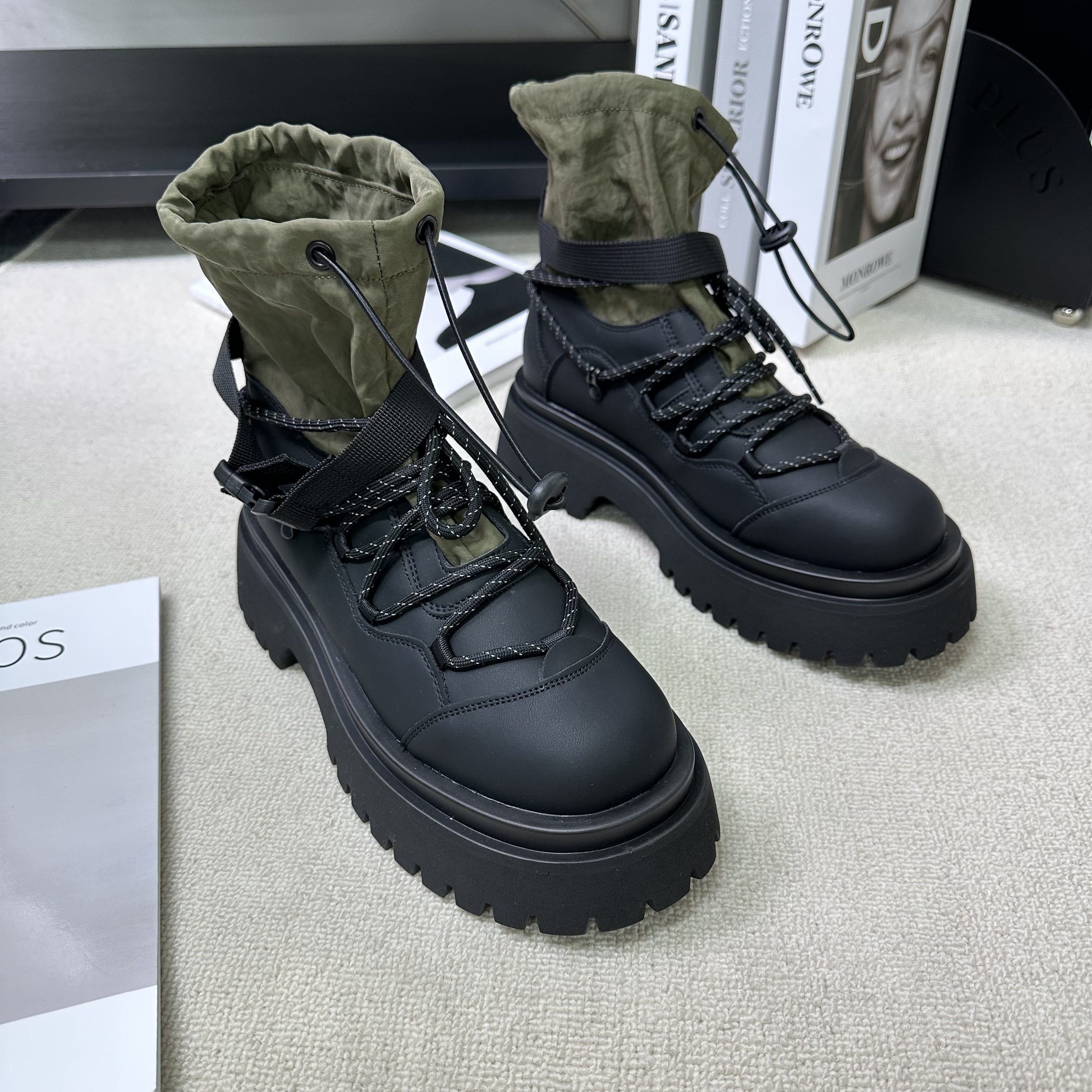冬季新品厚底工装风复古抽绳拼接户外露营登山女靴 110-3026 高版