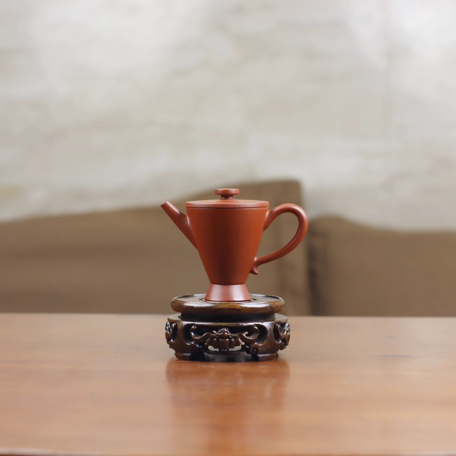 【旭壶山房】朱泥-虫洞壶-容量110CC左右。