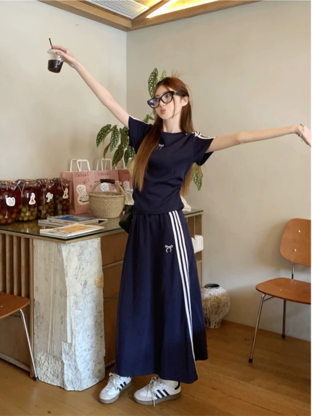 新号浮力工厂时尚女装套装现货全炸 下播飞