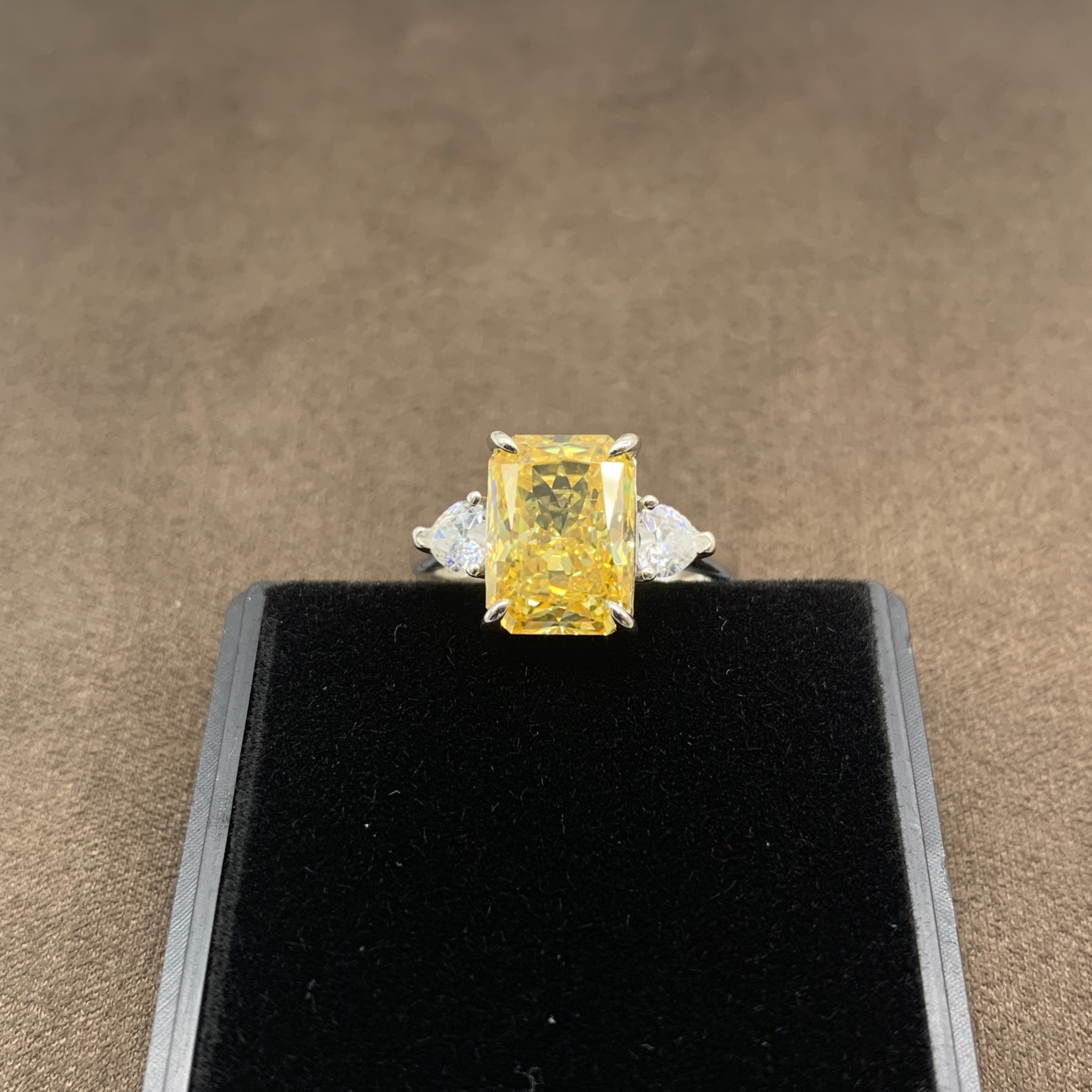 合金合成锆石戒指 高碳钻时尚女戒欧美热卖银戒指轻奢闪亮戒指