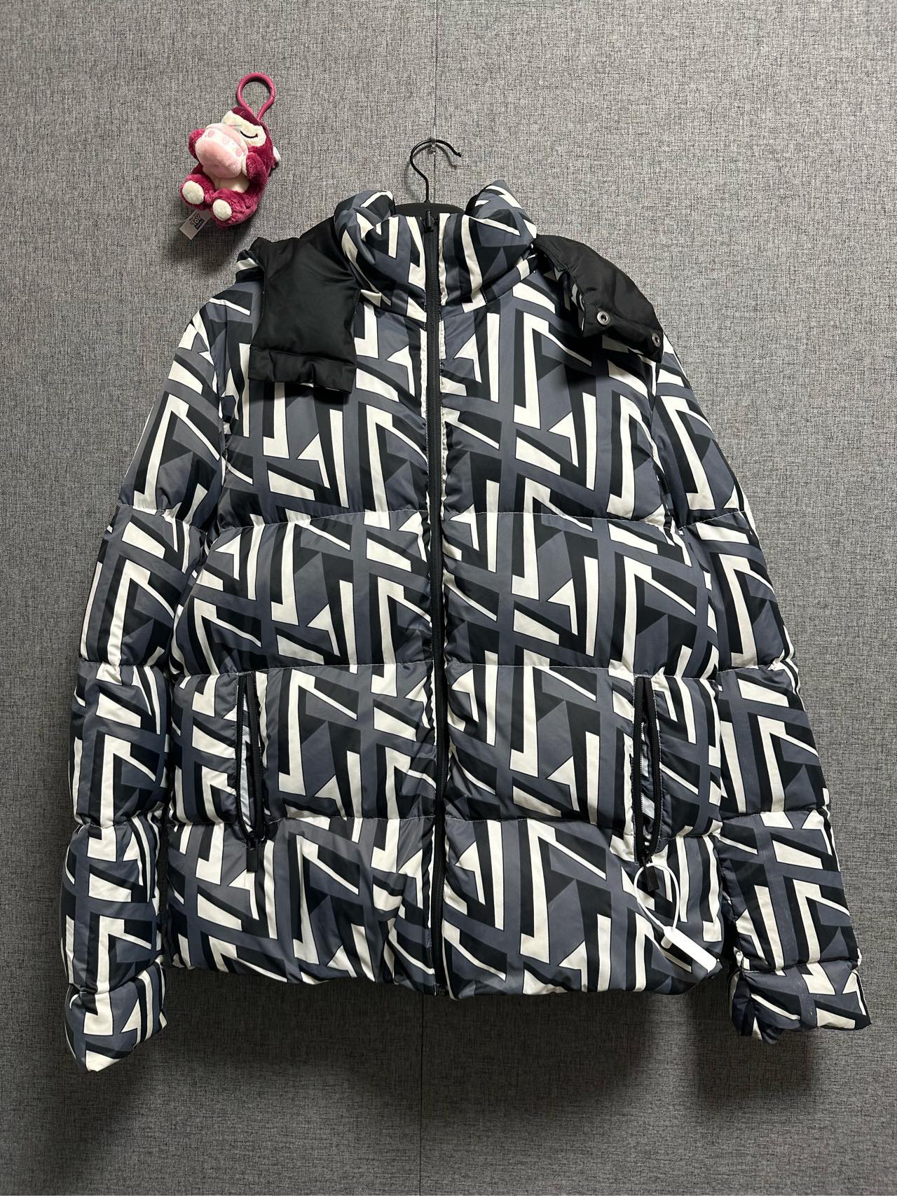 95新 FENDI/芬迪 52码/芬迪 FENDI 满印羽绒服/19000/r131