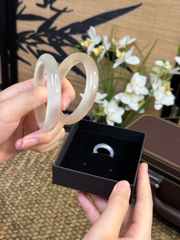 【拍一发五】天然香槟金手镯➕白月光手镯➕玛瑙戒指➕礼盒*2