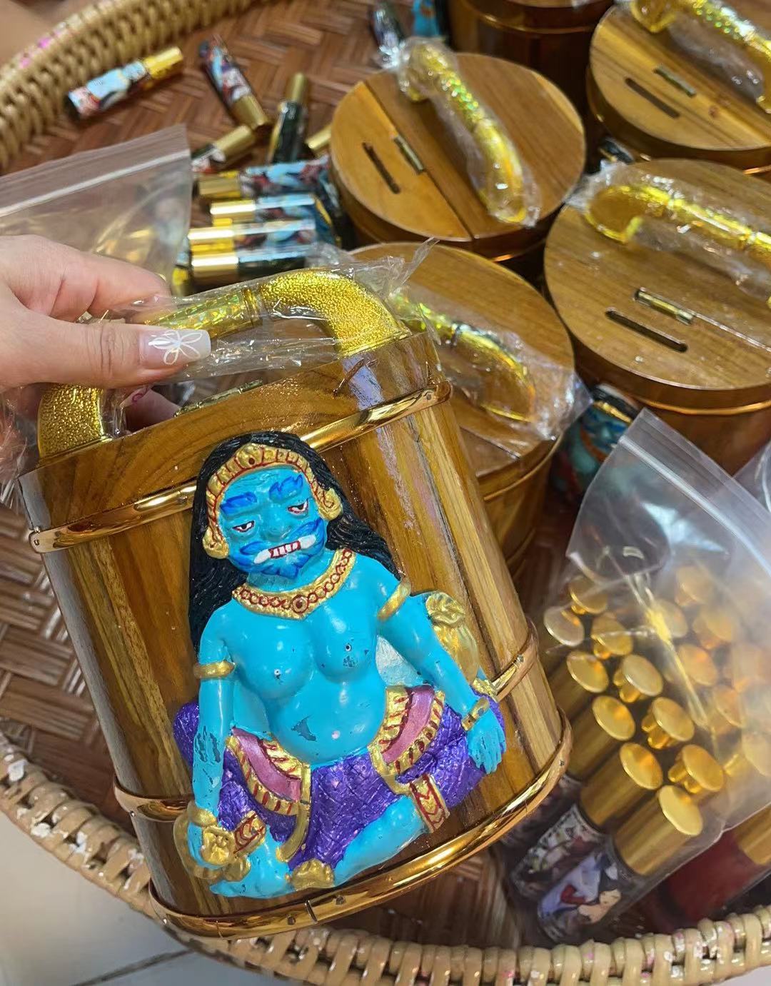 姜凯师傅巨人女神米米桶装饰品