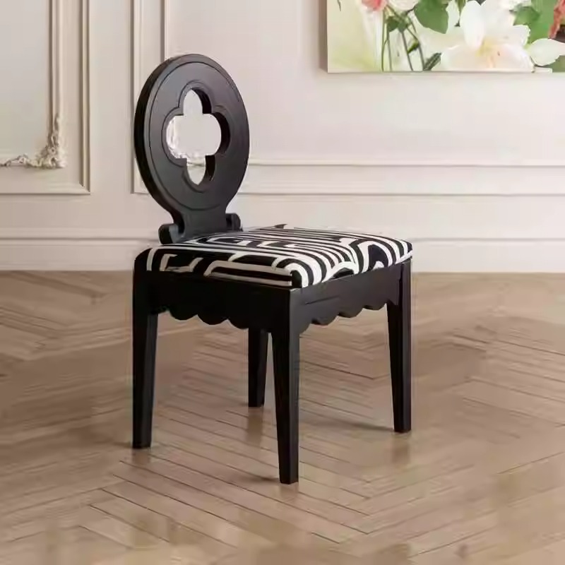 2024最新款中古风四叶草实木餐椅家用复古风梳妆椅靠背椅吃饭椅子