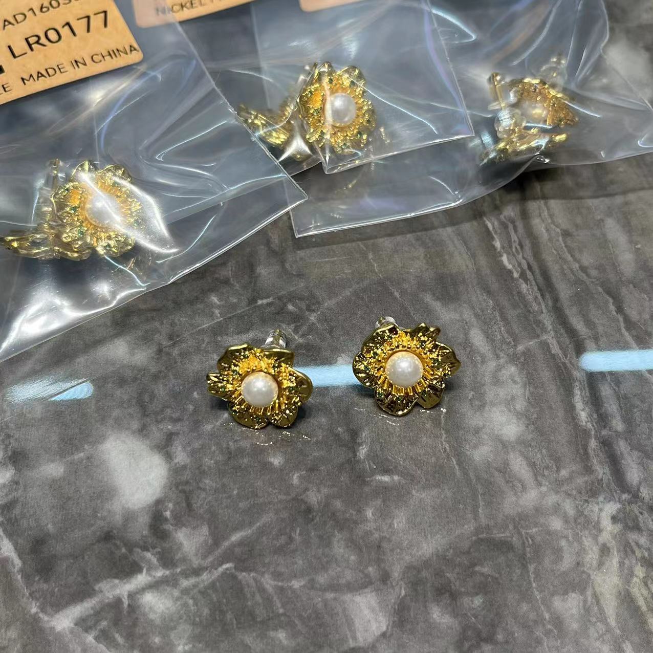 铜合金耳饰 0177 铜合金耳饰微镶绿锆珠珠小花耳钉 中古简约百搭