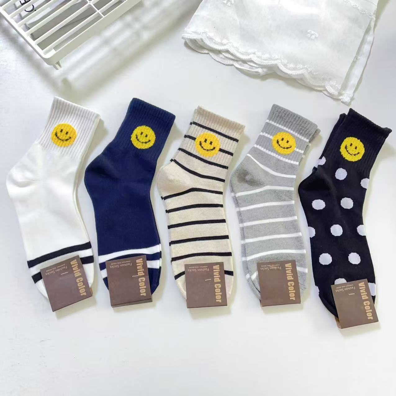 然宝家韩国东大门vividcoior春季复古波点条纹笑脸学院风女款棉袜