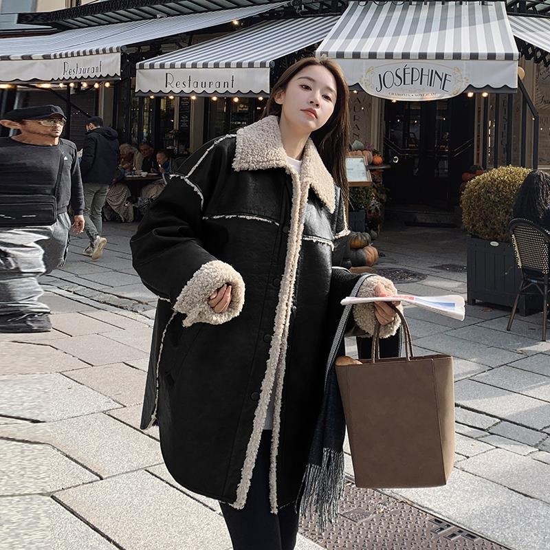 深咖色皮毛一体外套女2023新款中长款冬季港风机车复古羊羔绒棉服