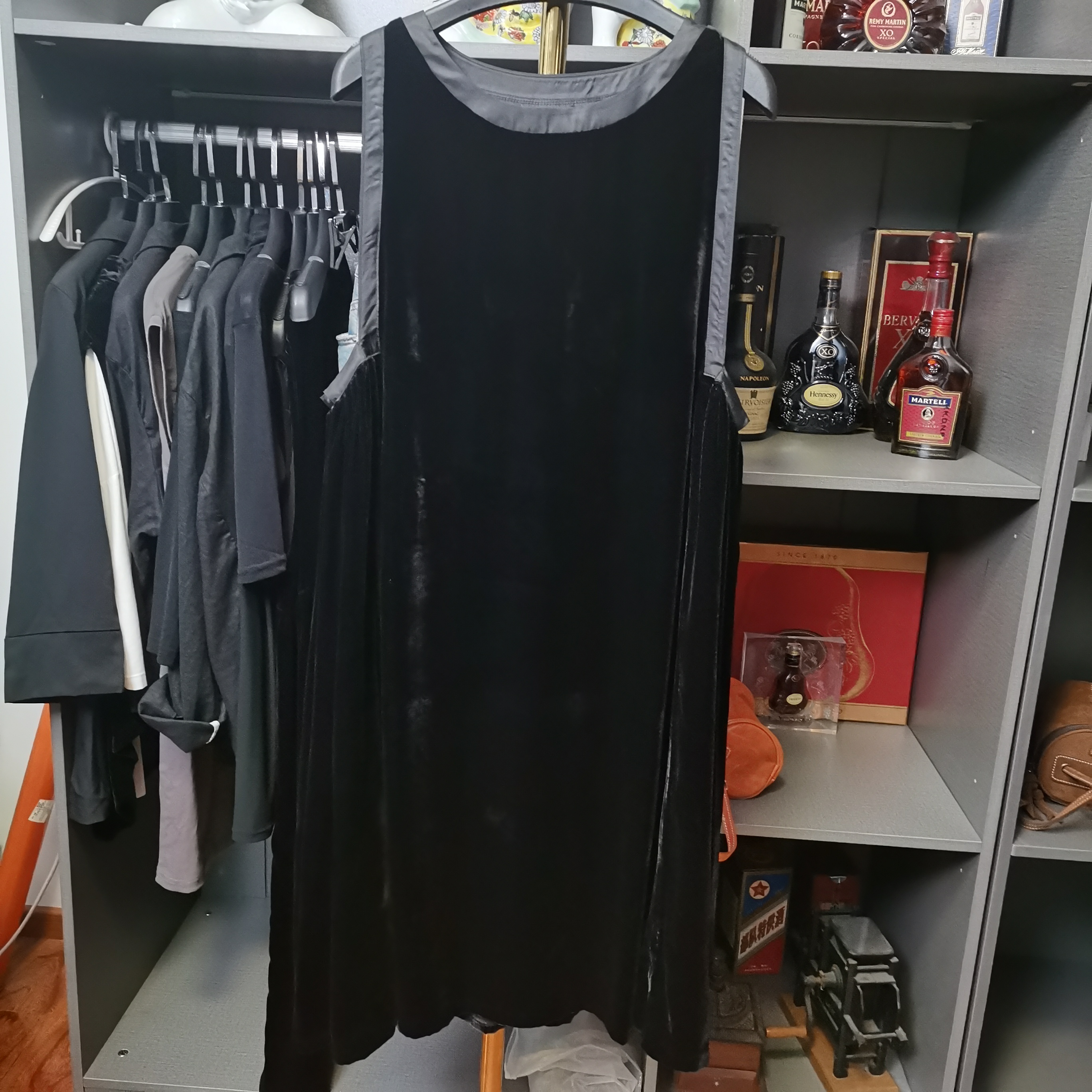 黑色圆领戴妃裙真丝桑蚕丝丝绒女款女士超显瘦中长带双插兜连衣裙