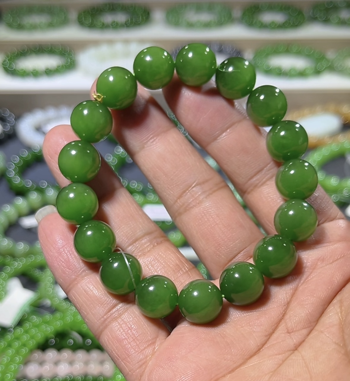天然和田玉俄碧老坑阳绿起荧光无暇手串12mm满绿满色