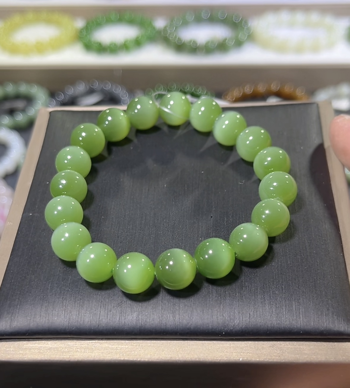 天然和田玉俄罗斯碧玉冰绿猫一线猫眼无暇手串约10mm时尚百搭手链