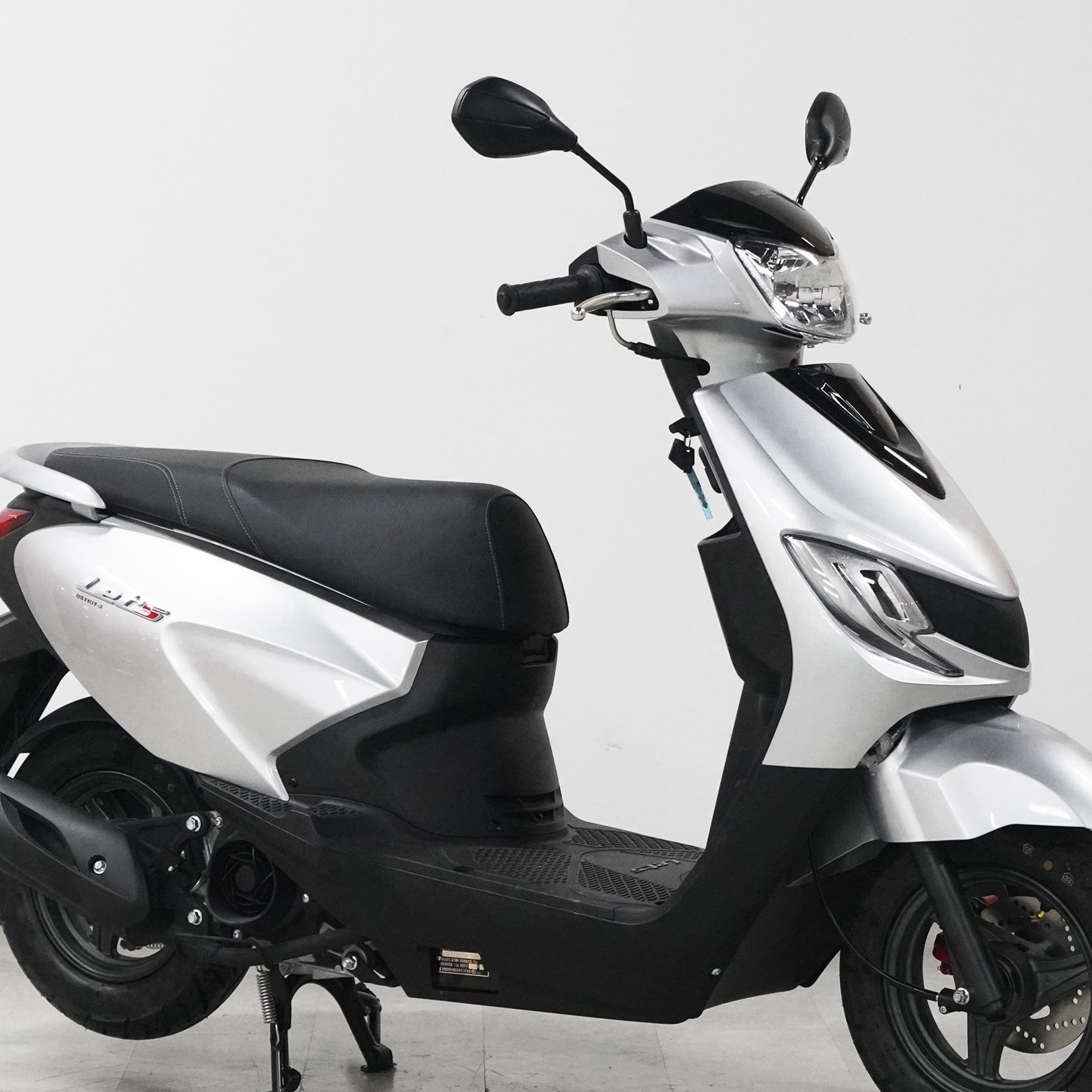 轻骑铃木小海豚110 燃油通勤代步摩托车