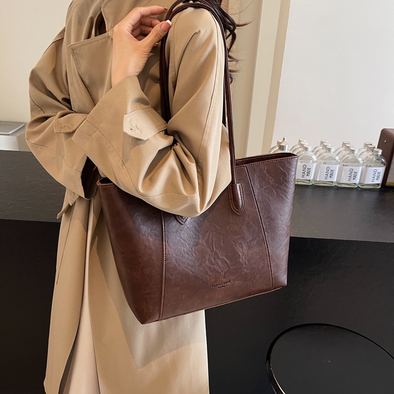 秋冬新款雅丹时尚大容量通勤托特包简约百搭小众复古单肩大包包