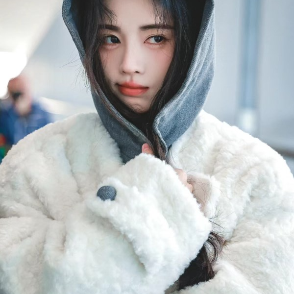 全新未使用  小花6枫ROCHA ROMA可拆卸颗粒毛羽绒服 白色
