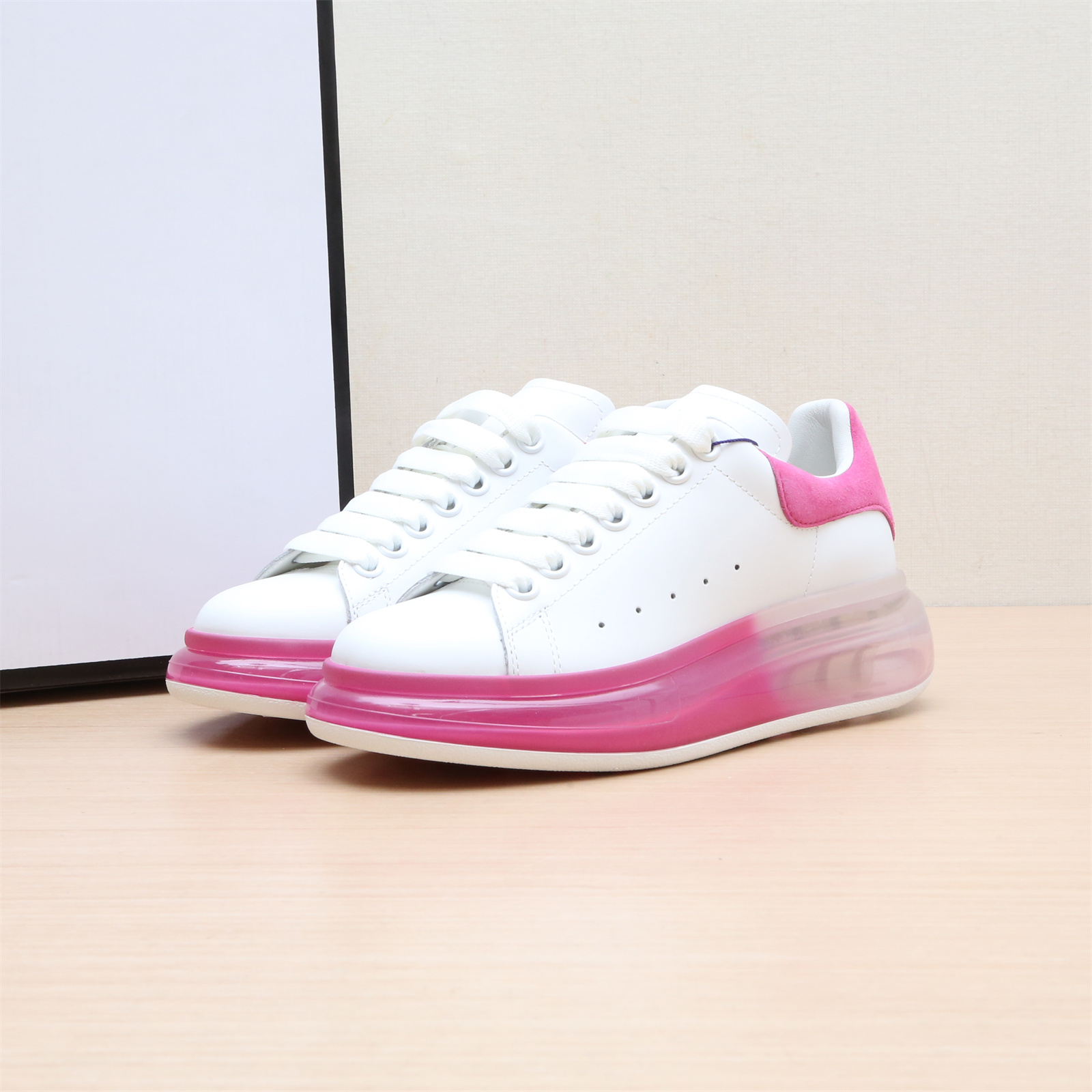 全新未使用  小花6娜 36码 Alexander Mcqueen 休闲鞋 拼色