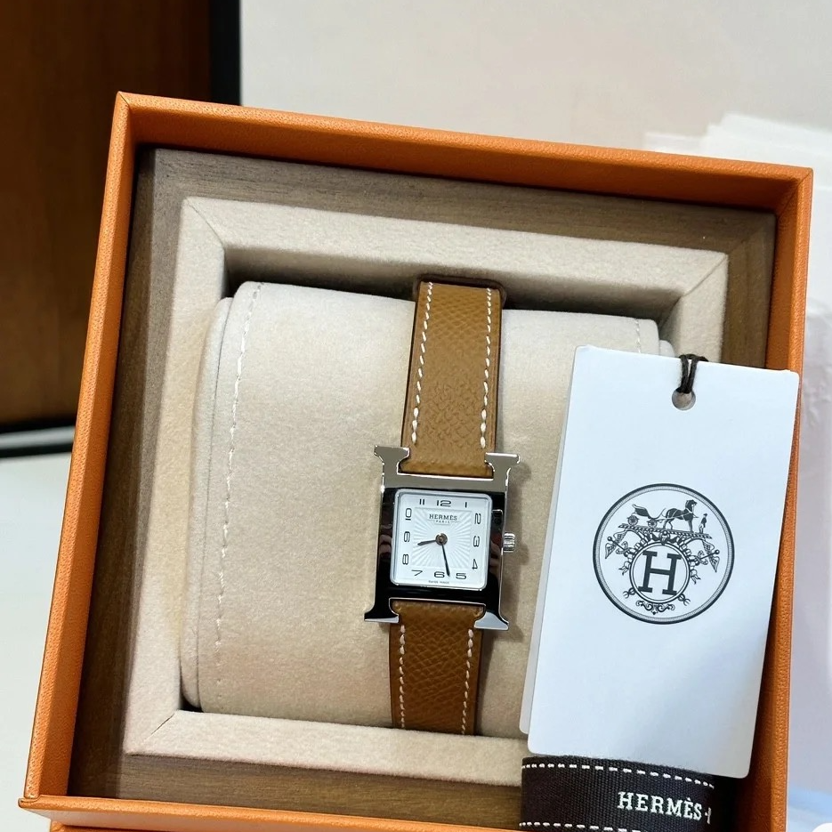 全新未使用  新粉-100 小花6欢 爱马仕 H表盘 金棕表带 手表