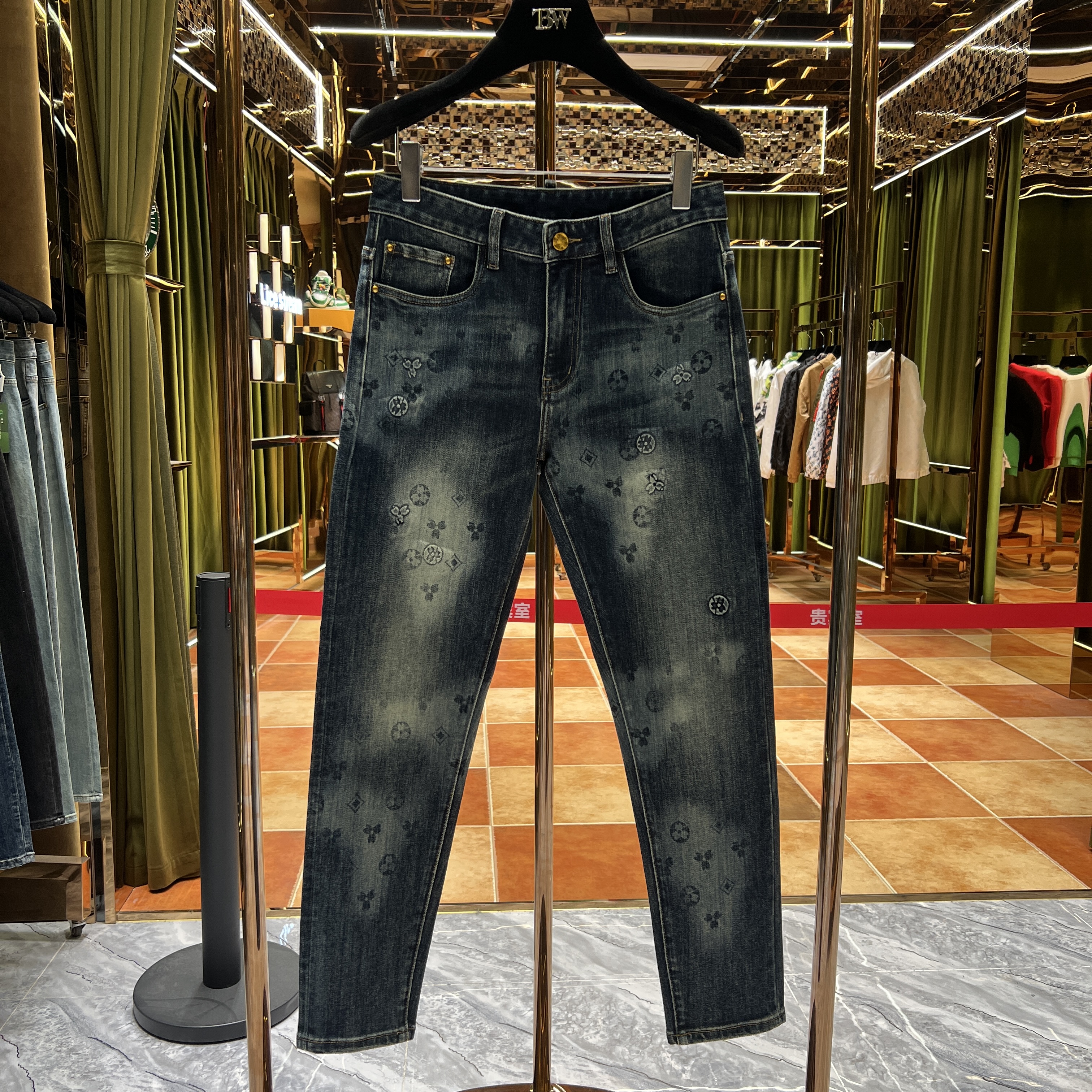 N【CC-新款牛仔裤】2025年春季款时尚轻奢潮牌定制洗水牛仔裤77026