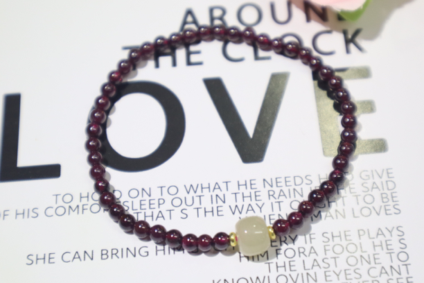 天然石榴石紫牙乌3.8mm搭配天然和田玉