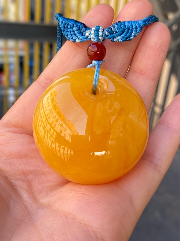 56.46精品鸡油红蜜蜡公主吊坠、时尚潮流，明星同款，送礼自留必囤哦