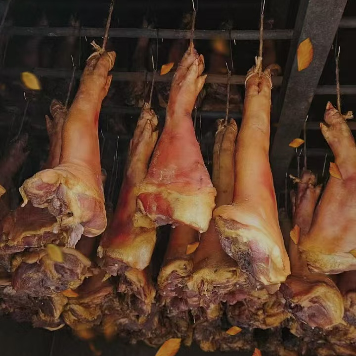 农村粮食土猪烟熏腊猪脚