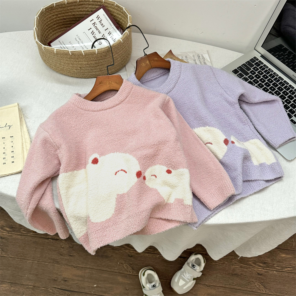 宝宝毛衣秋冬季保暖圆领套头男童女童小熊卡通百搭新款