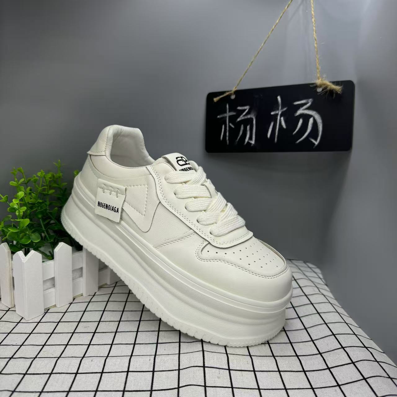 真皮小白鞋女2024新款小个子增高百搭防滑轻便舒适休闲鞋63059