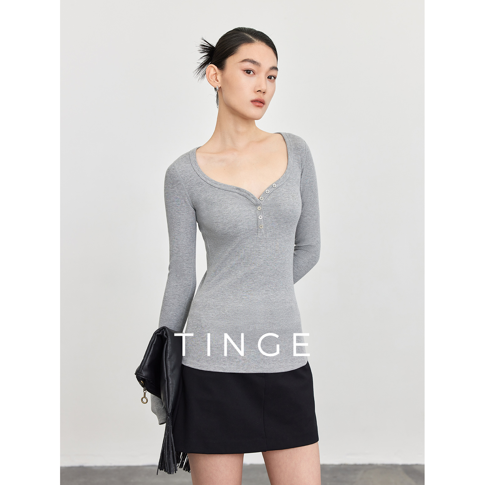 TINGE 【媛媛】美式辣妹复古V领长袖T恤女春夏新款修身显瘦内搭上衣