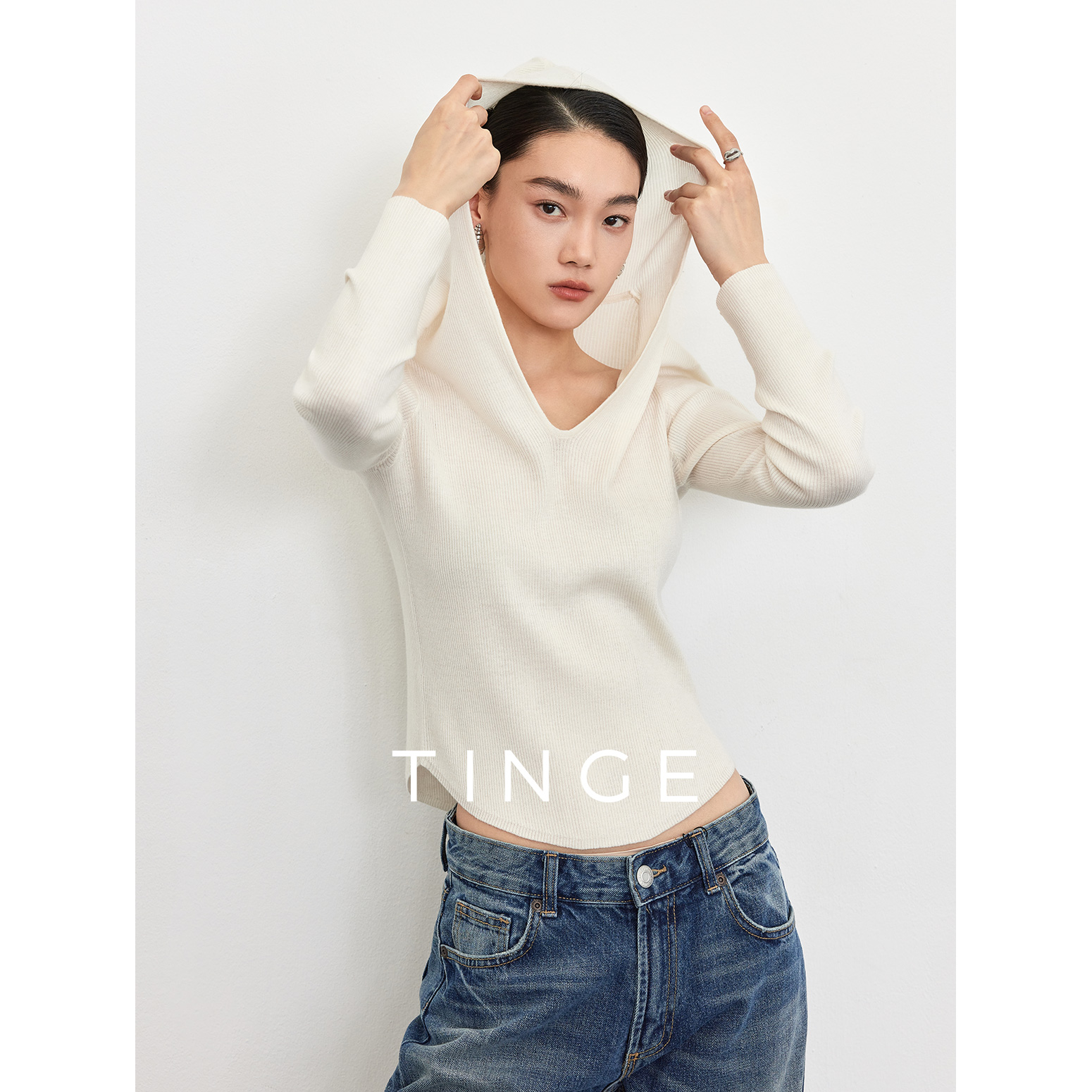  TINGE V领连帽针织衫女款设计感上衣显瘦正肩毛衣时尚