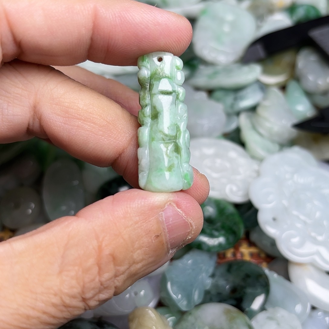 【闪购商品】翡翠颈饰未镶嵌翡翠