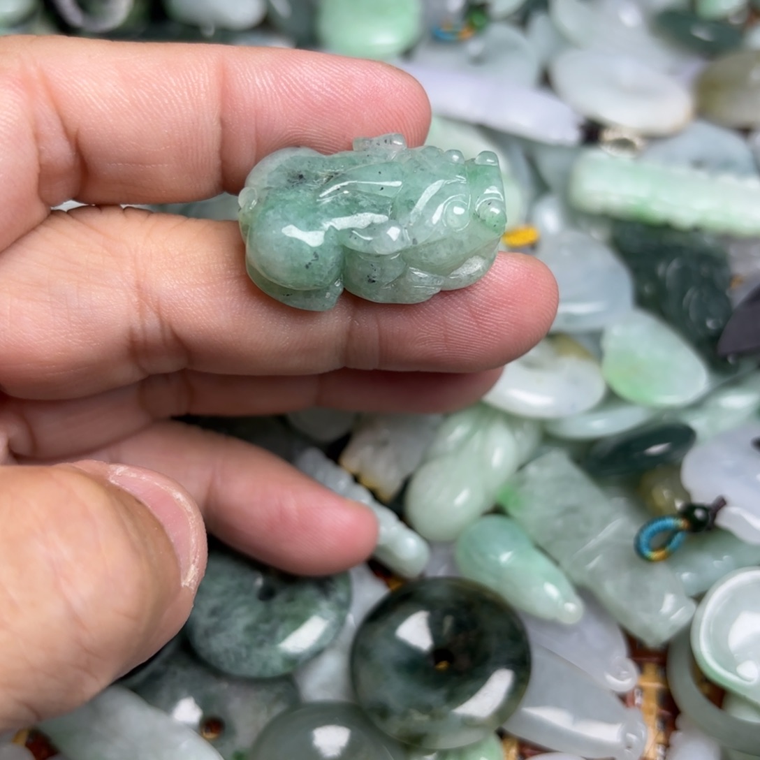 【闪购商品】翡翠颈饰未镶嵌翡翠