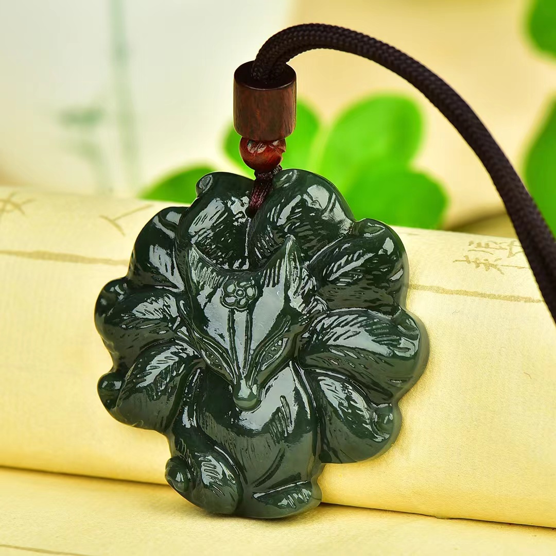 精雕刻和田青玉九尾狐吊坠挂坠男女款精美时尚气质百搭狐狸玉吊坠