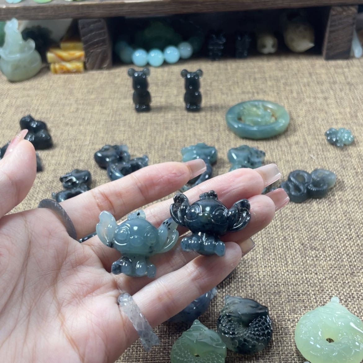 【闪购商品】蛇纹石玉颈饰未镶嵌鱼***酱