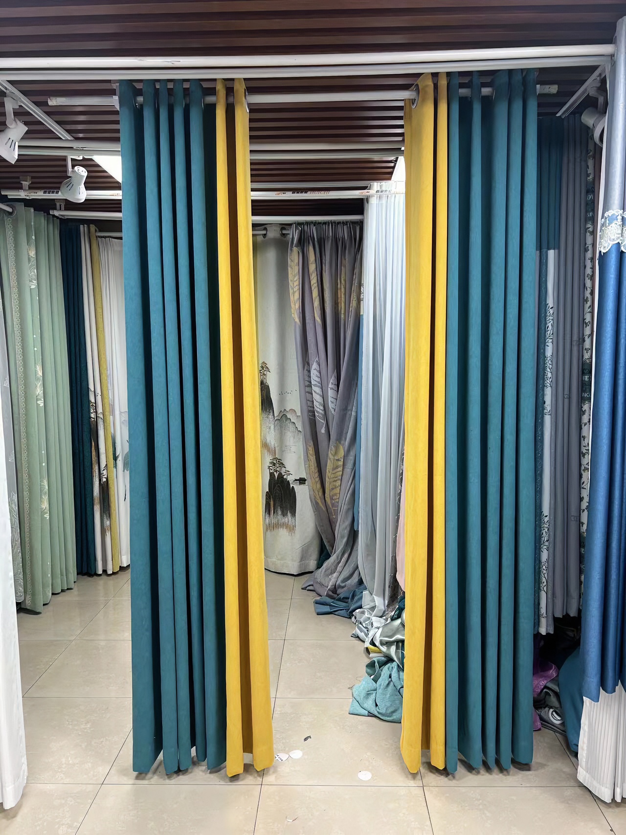 加厚遮光莫代尔加厚雪尼尔绒长款成品窗帘（高2.7米，对分成两片）