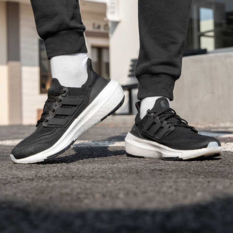 Adidas阿迪达斯男女鞋2025夏季新款ULTRABOOST LIGHT跑步鞋GY9351