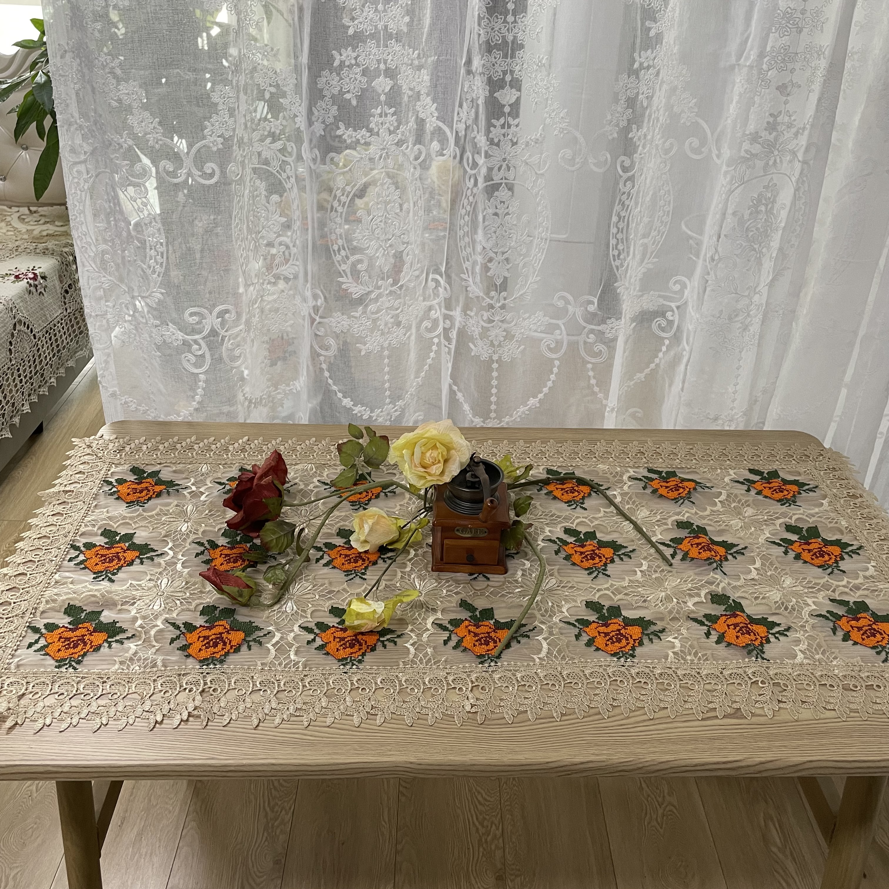 DY023-40玻璃纱(60*120CM ）橘色牡丹手工刺绣桌布