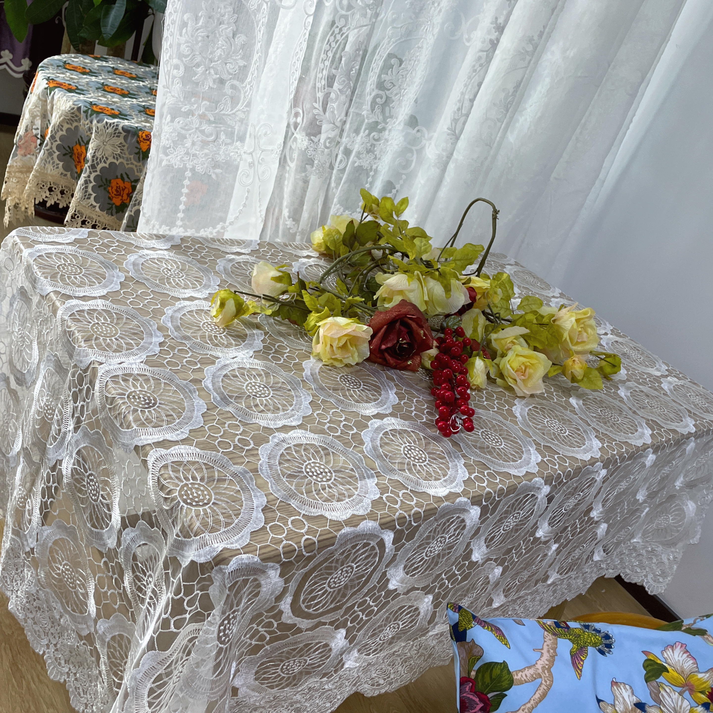 DY005-57玻璃纱（130*180cm）白色莲藕玫瑰花边桌布