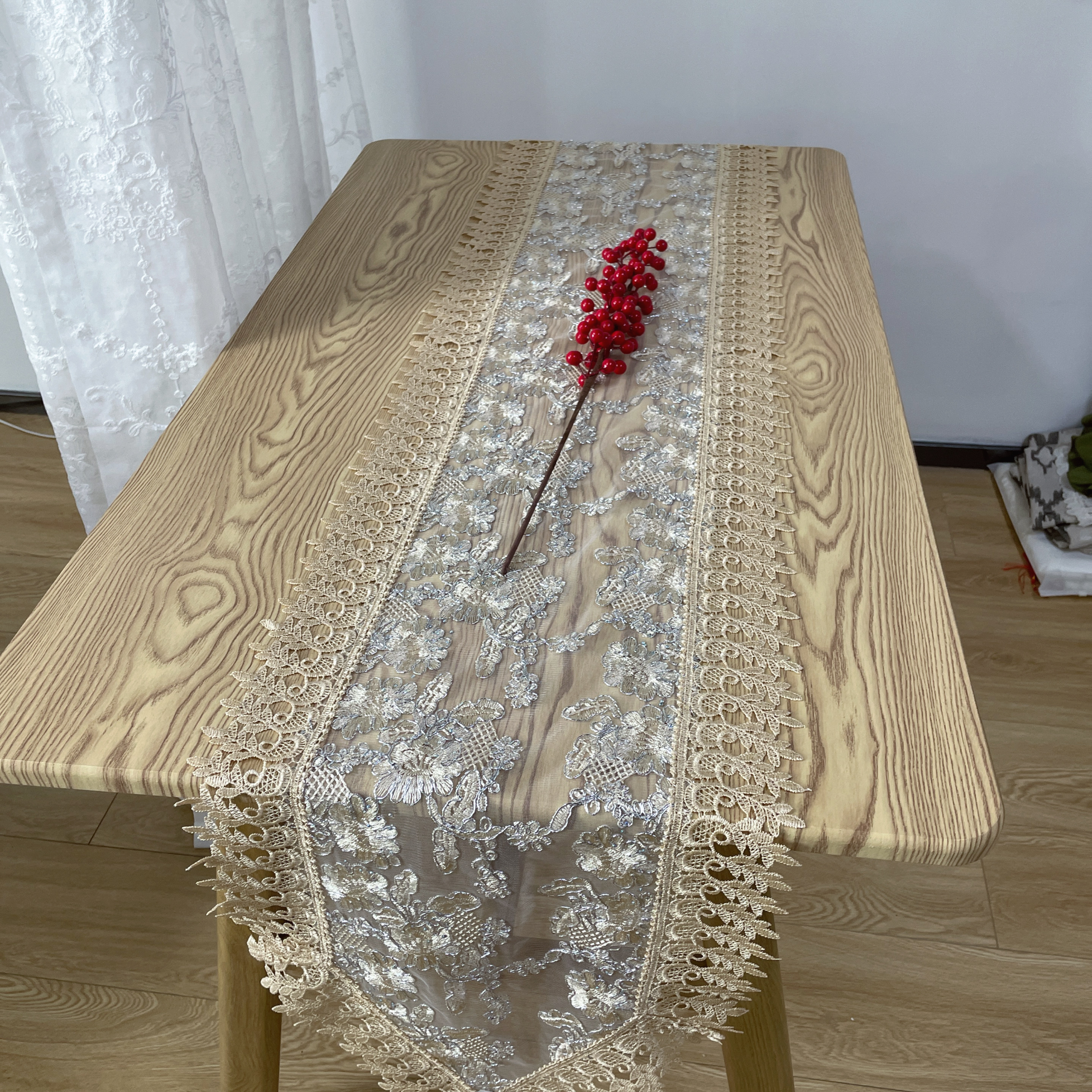 DY030-7丝光线（40*220cm）米色满工镶钻桌旗