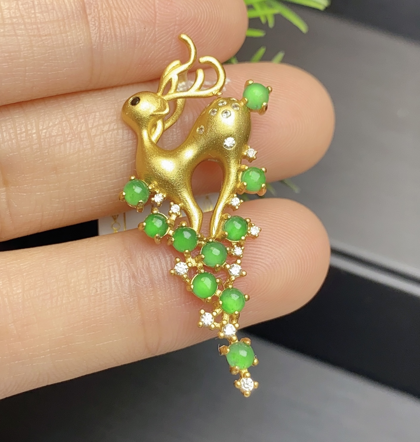 天然翡翠A货绿蛋面小鹿吊坠银镶翡翠吊坠S925翡翠吊坠银镶吊坠