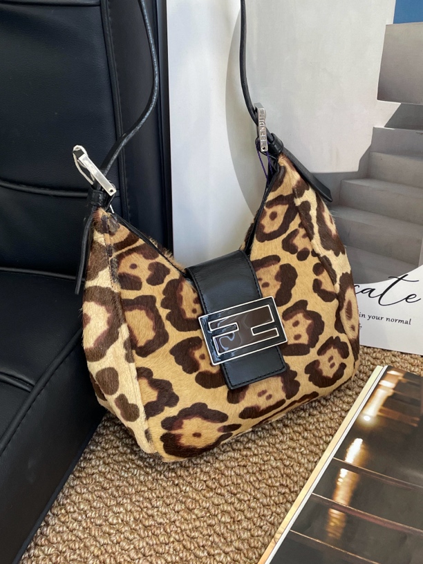 95新 FENDI/芬迪 2548 豹纹马毛珐琅扣薯条包