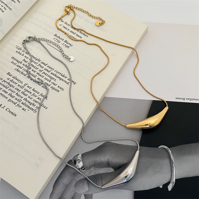 钛钢项链 欧美潮流时尚简约百搭高级感金属骨蛇骨项链毛衣链