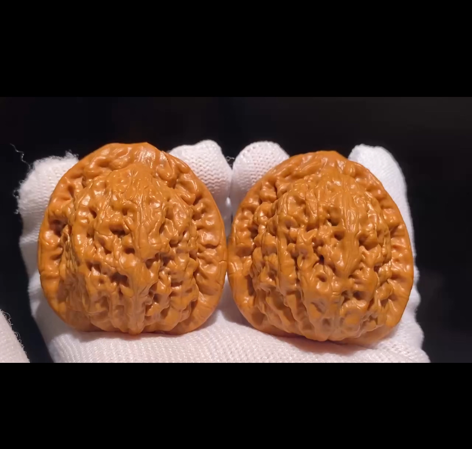 金公子 全品无修  尺寸 边43 肚39 高44  文玩核桃