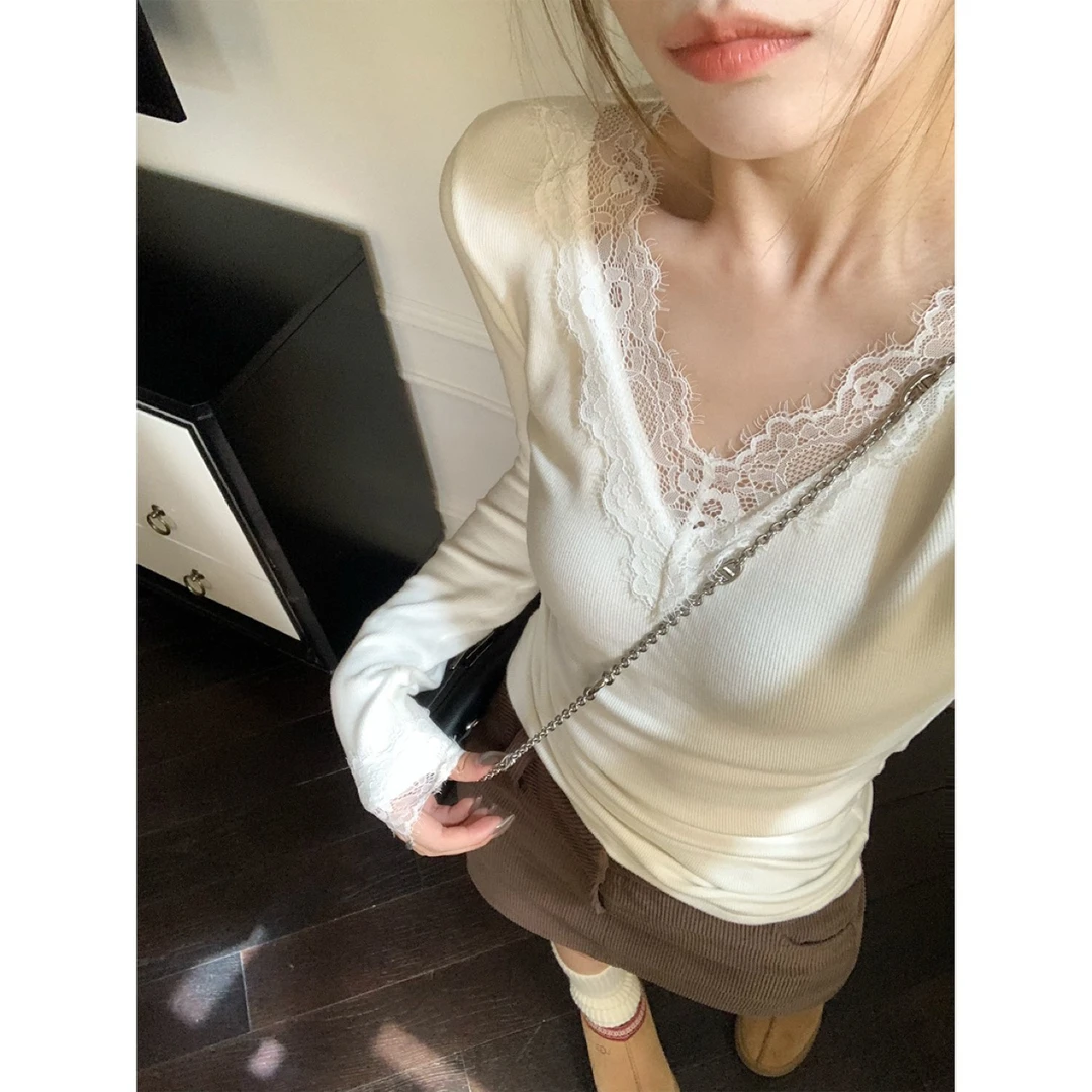 纯欲感蕾丝拼接领长袖打底衫女秋冬磨毛温柔风内搭弹力V领T恤上衣
