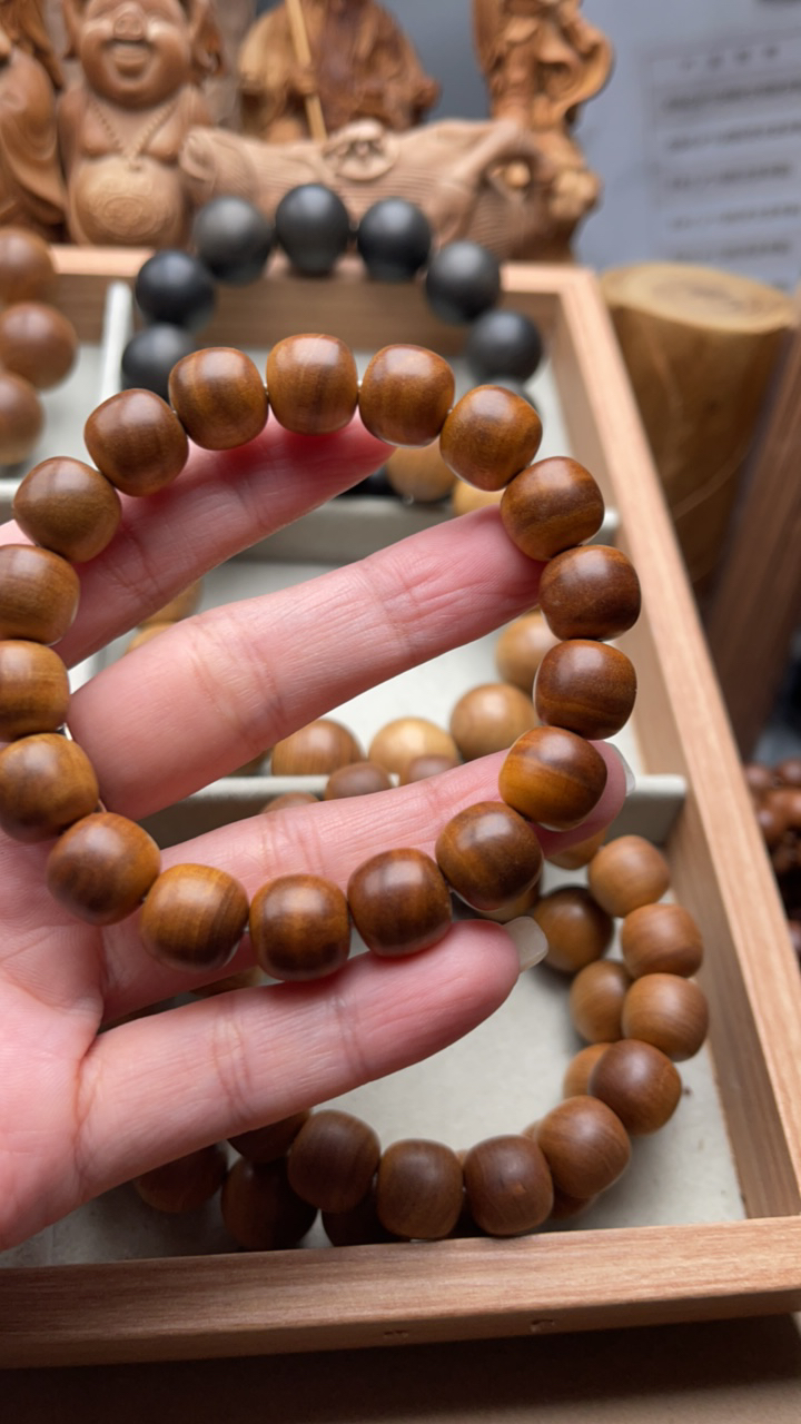 11.12老山檀香黑肉奶香老型手串