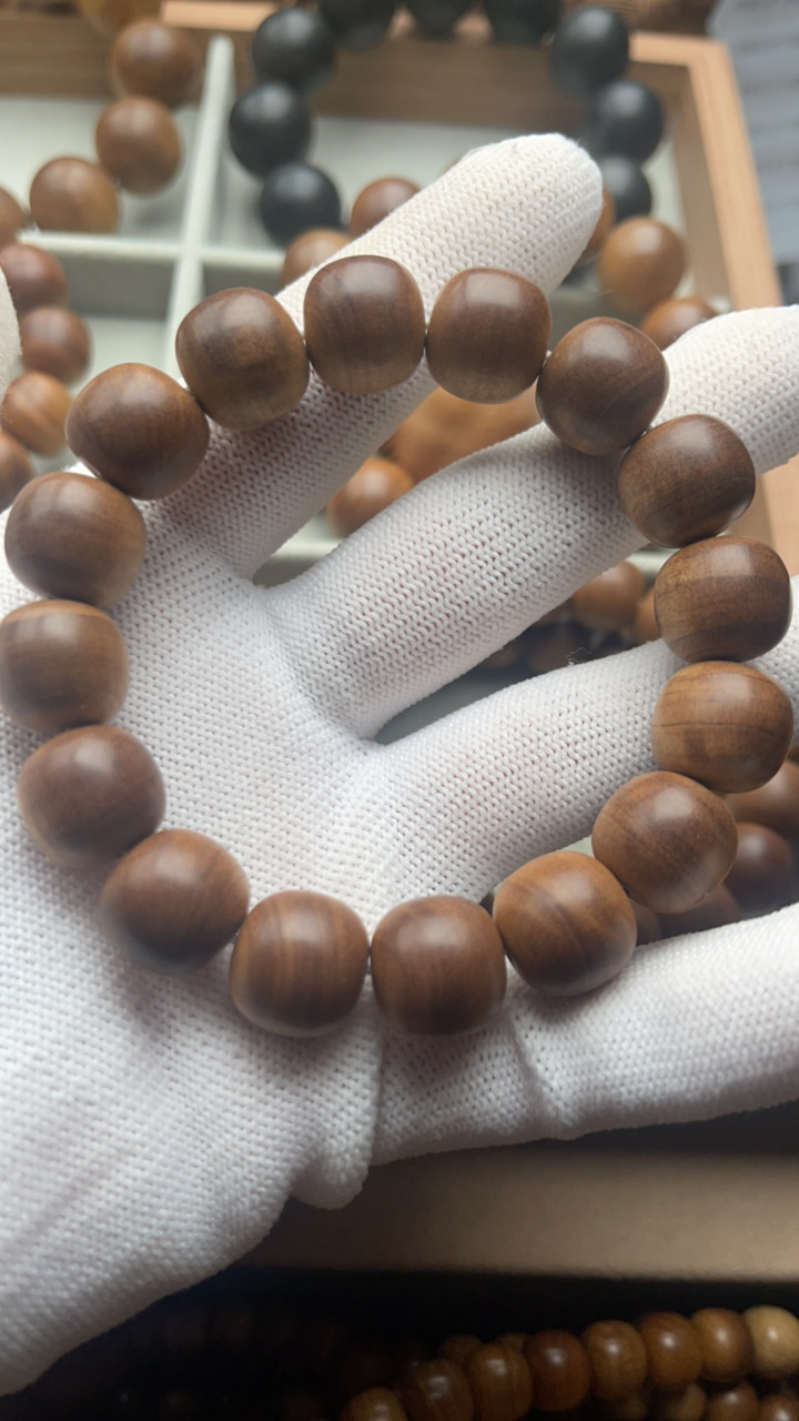 13.14老山檀香黑肉奶香老型手串