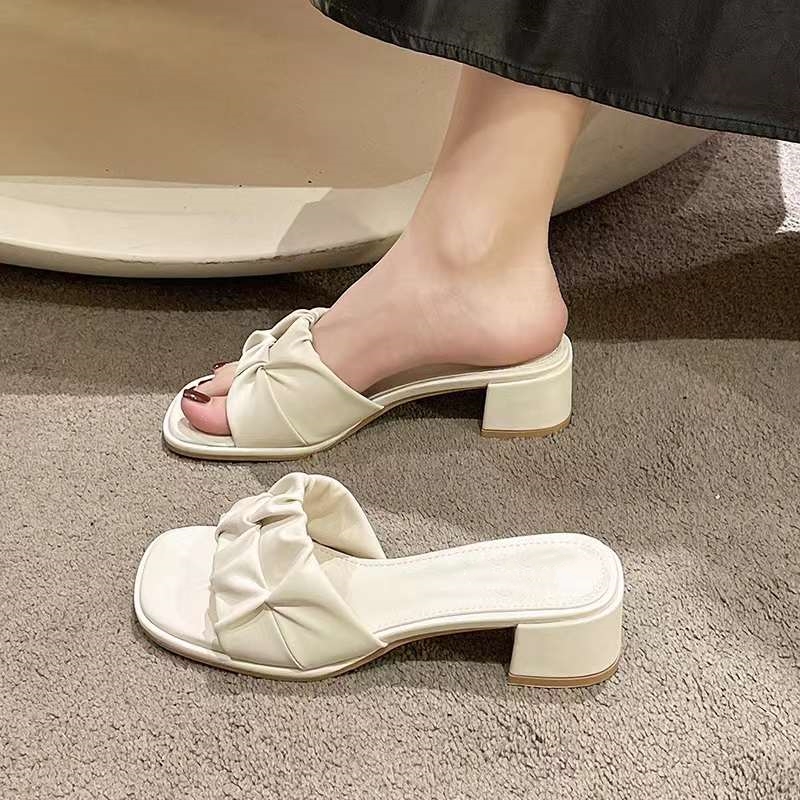 粗跟一字拖女2024夏新款时尚韩版外穿软底中跟凉拖