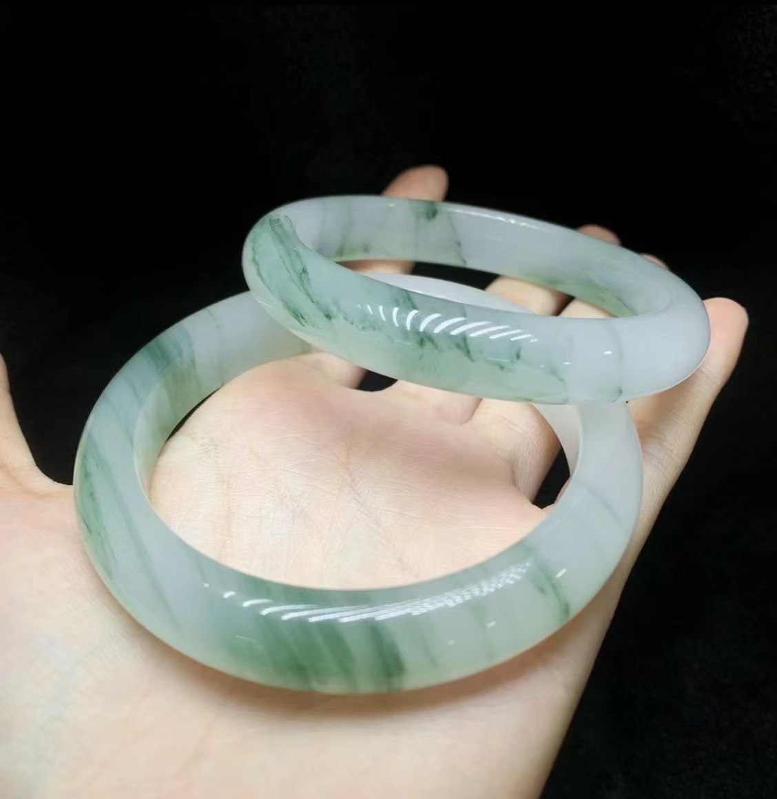 贵妃天然正品玉石飘花手镯带盒子（多样性发一件）