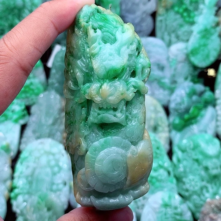 天然A货翡翠龙牌