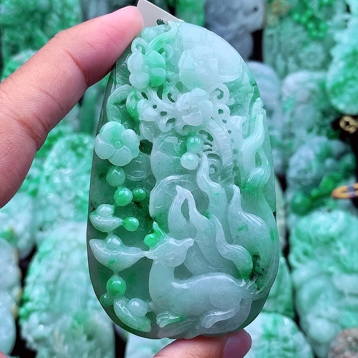 天然A货翡翠九尾狐