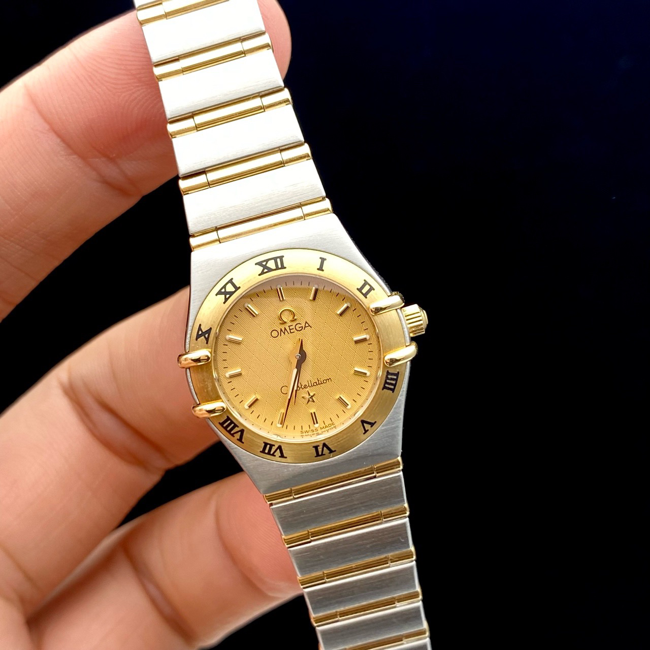 99新 Omega/欧米茄 /星座系列/黄盘/女士石英腕表