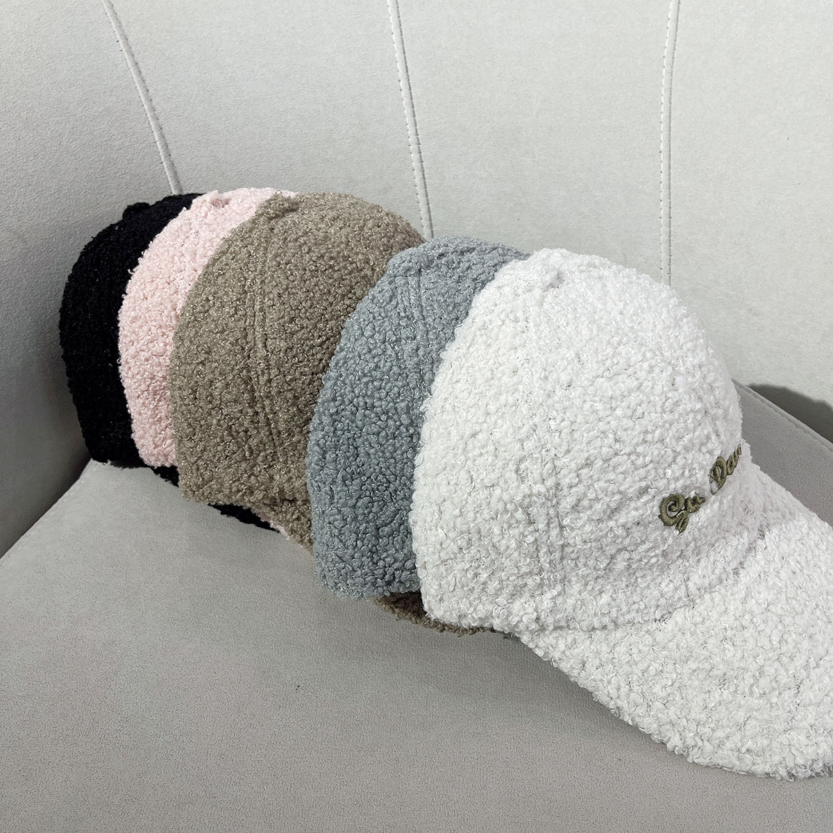 【何以慢】秋冬季显脸小保暖毛字母刺绣棒球鸭舌帽Z04-A4066